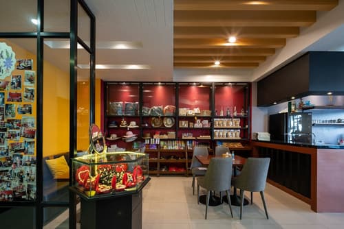 The Iconic Hotel, Restaurant