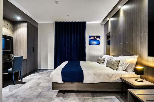 The District Hotel, Room