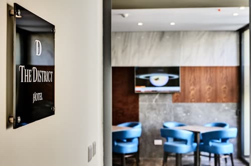 The District Hotel, Interior entrance