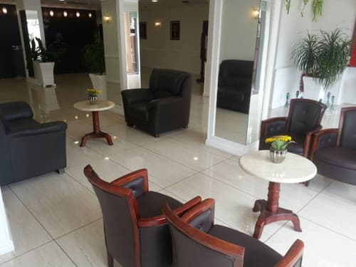 Crystal Lodge, Lobby sitting area