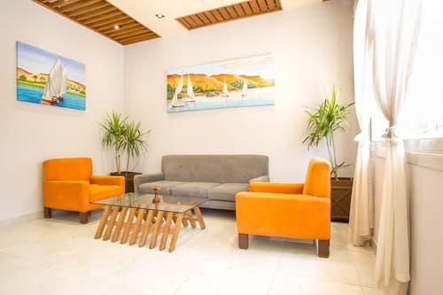 Hapi Hotel, Lobby sitting area