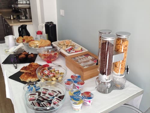 Ayres Del Mar, Buffet