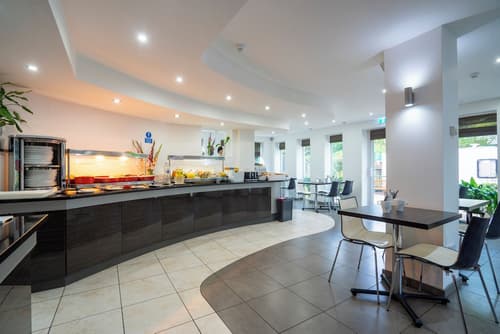 Remont Oxford Hotel, Restaurant