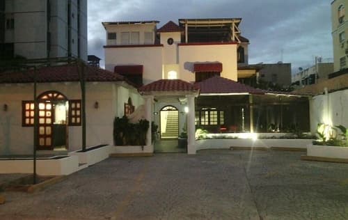 Hotel Santander SD, Property grounds