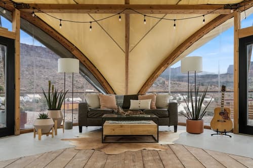 Under Canvas Zion, Lobby