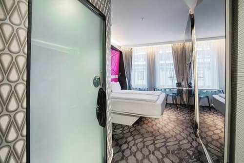 Magic Hotel Xhibition - Self-service-hotel, Room