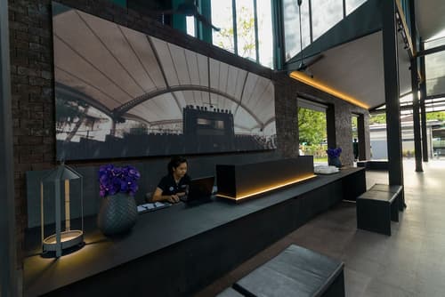 Theatre Residence, Reception