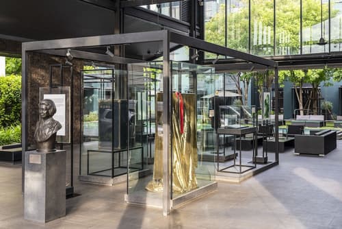 Theatre Residence, Lobby sitting area