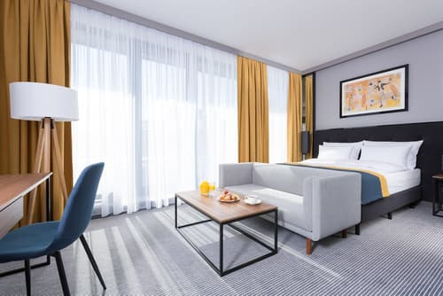 Grand Ascot Hotel, Room