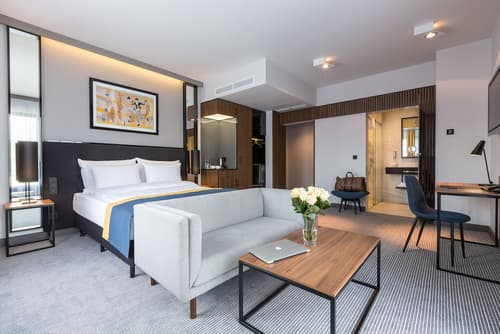 Grand Ascot Hotel, Room