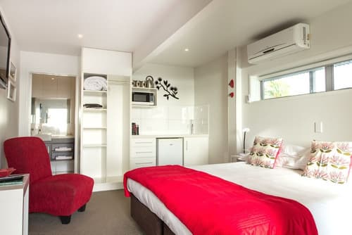 Kokomo Retreat, Room