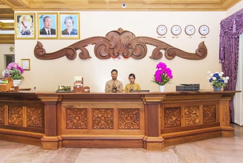 Phnom Penh Era Hotel, Reception