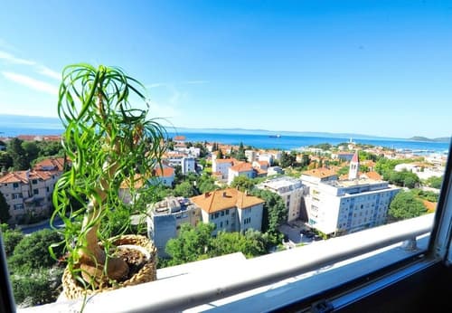 Sunset Apartment, Primary image