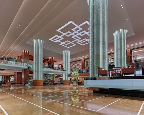 Grand Hyatt Manila, Lobby