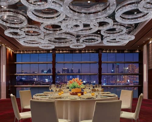 Grand Hyatt Manila, Lobby