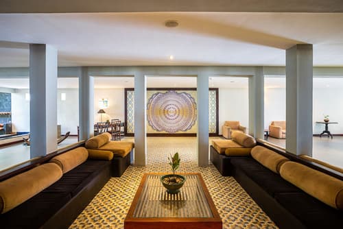 Earl's Reef Hotel, Lobby sitting area