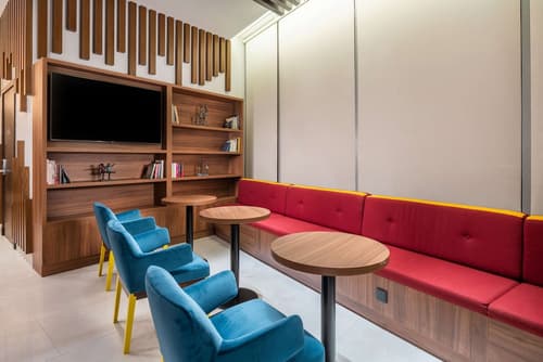 Park Inn by Radisson, Jeddah Madinah Road, Lobby sitting area