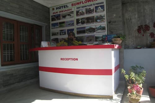 Hotel Sunflower, Reception