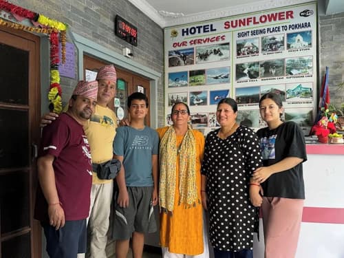 Hotel Sunflower, Reception