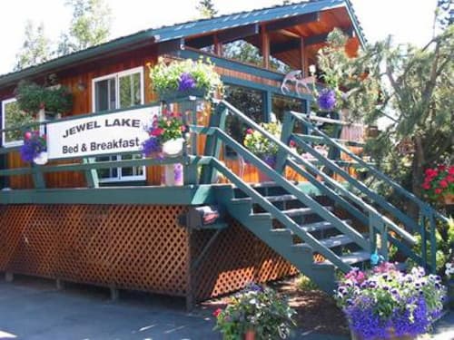 Jewel Lake Bed and Breakfast, Miscellaneous