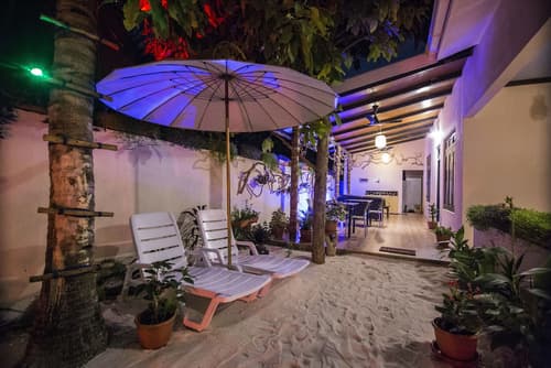 Ari Heaven, Interior