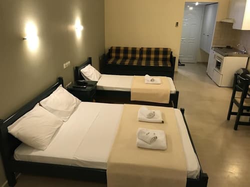 Adonis Hotel, Room