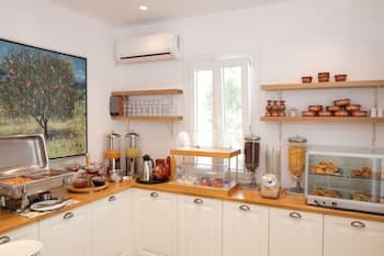 Nymfes, Breakfast area