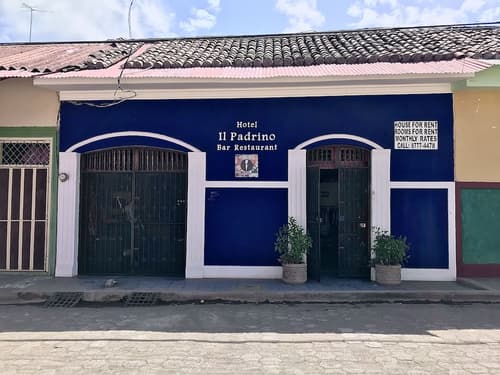Hotel il Padrino, Property entrance