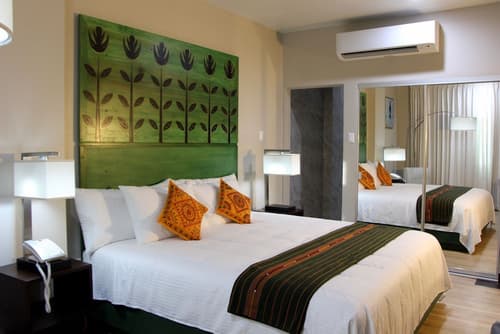 R Hotel Kingston, Room