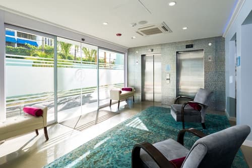 R Hotel Kingston, Lobby