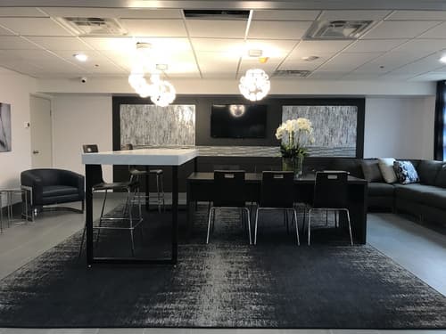 Wingate by Wyndham Louisville Fair and Expo, Lobby sitting area