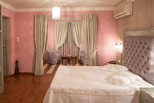 Delphi Art Hotel, Room