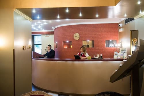 Delphi Art Hotel, Reception