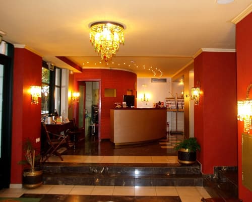 Delphi Art Hotel, Reception