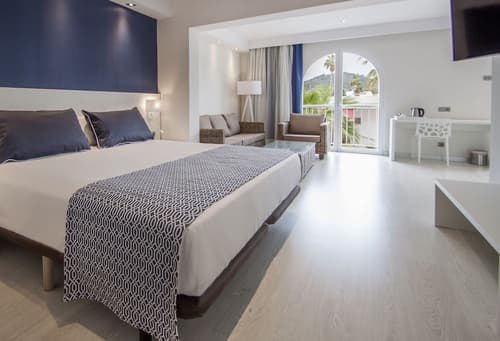 Catalonia Del Mar - Adults Only, Room