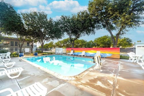 Motel 6 Del Rio, TX, Pool