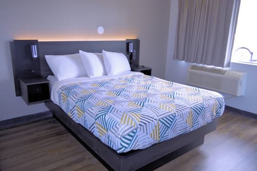 Motel 6 Del Rio, TX, Room