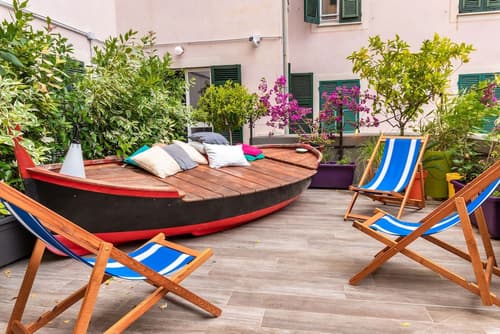 Hotel Britannia, Primary image