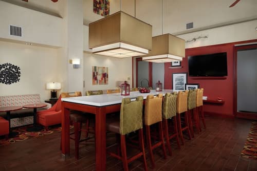 Hampton Inn & Suites Roswell, Lobby