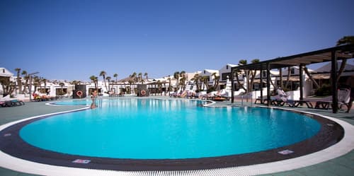 Sands Beach Resort, Outdoor pool