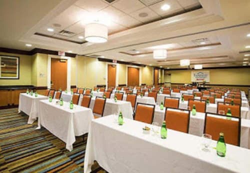 Fairfield Inn and Suites by Marriott Toronto Airport, Meeting facility