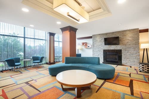 Fairfield Inn and Suites by Marriott Toronto Airport, Lobby lounge