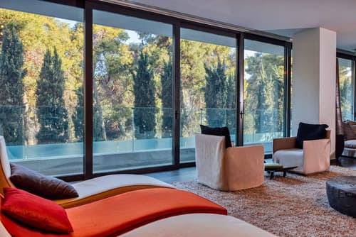 Life Gallery, Lobby sitting area