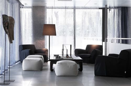 Life Gallery, Lobby sitting area