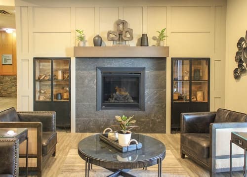 Prestige Hudson Bay Lodge & Conference Centre, WorldHotels Crafted Collection, Lobby