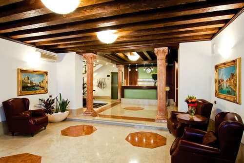 Hotel Foscari Palace, Lobby sitting area