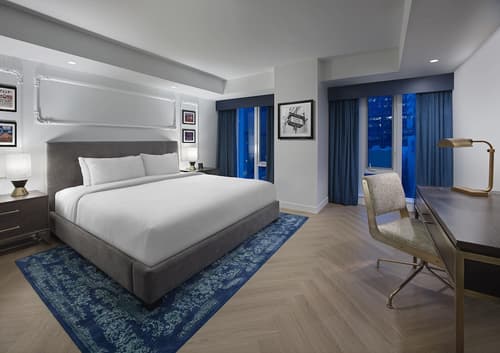 Pantages Hotel Downtown Toronto, Room