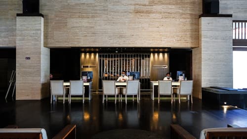 Conrad Bali, Reception