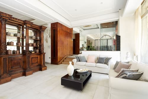 Sercotel President, Interior entrance