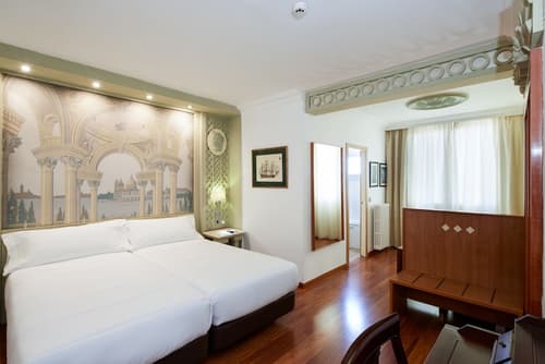 Sercotel President, Room